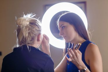 Свет для визажиста или для чего нужен кольцевой свет?